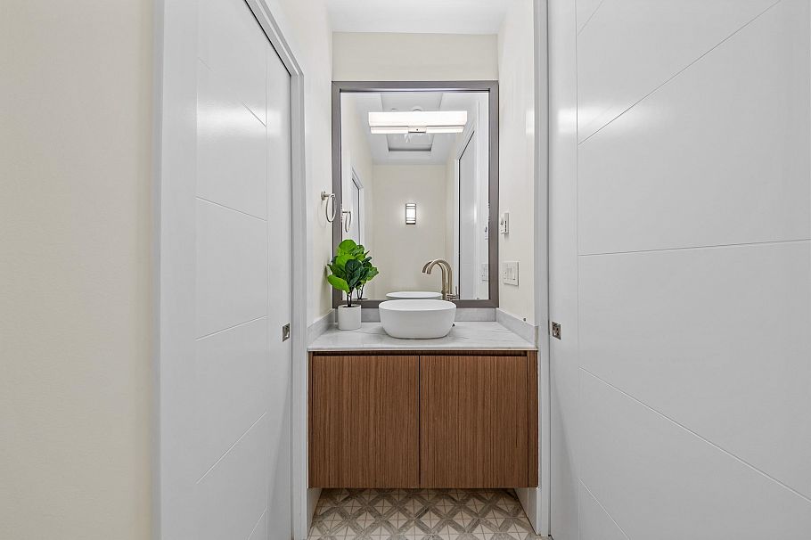 1 4650 Gothard Street Vancouver, BC - 25