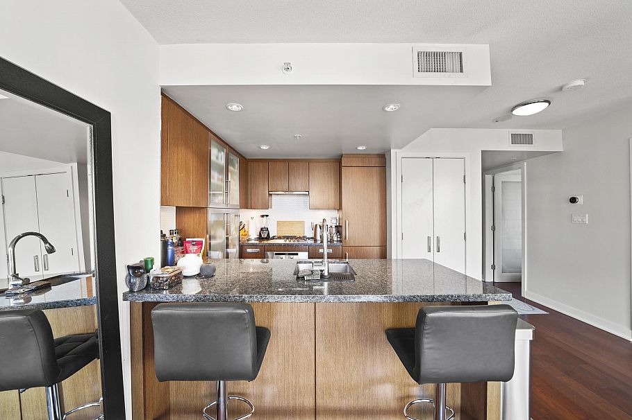 1708 1055 Richards Street Vancouver, BC - 13