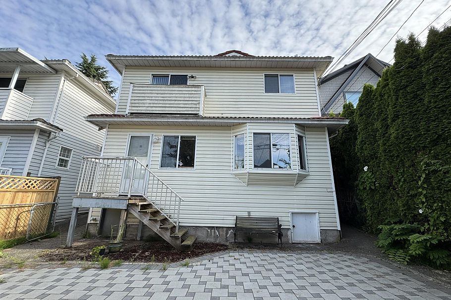 963 E 11th Avenue Vancouver, BC - 1