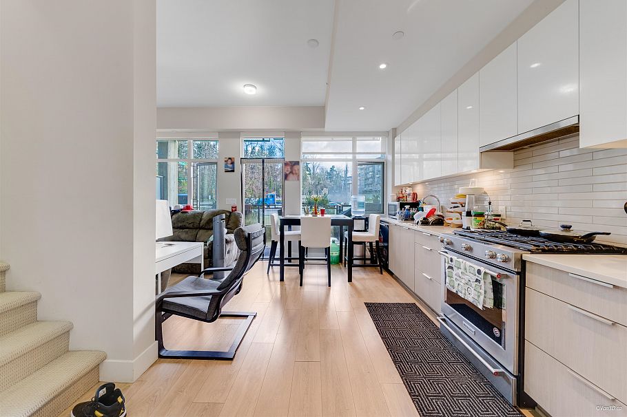 102 3588 Sawmill Crescent Vancouver, BC - 3