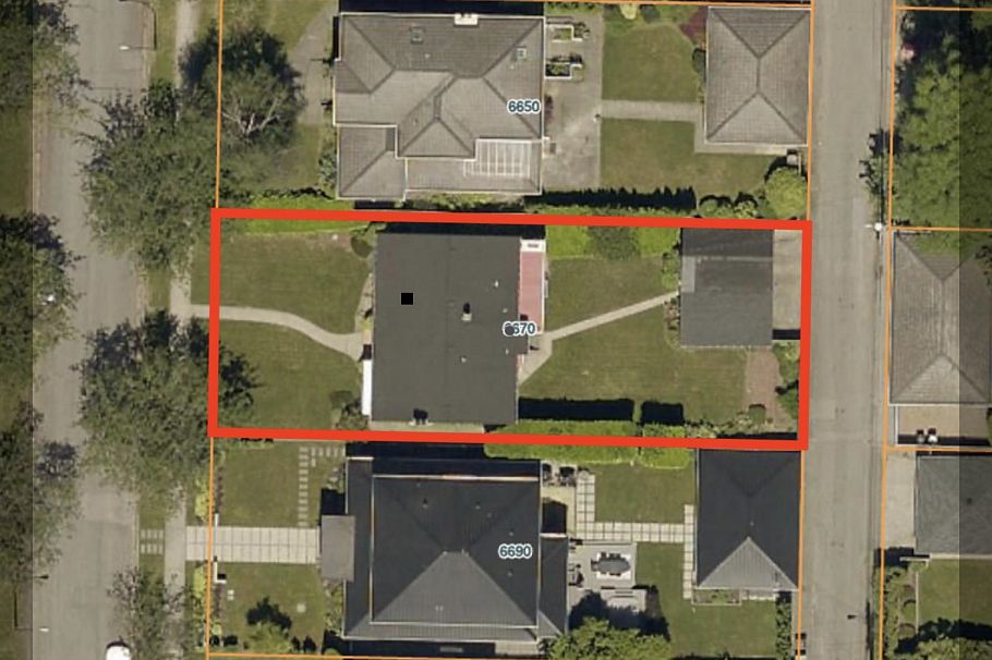 6670 Laurel Street Vancouver, BC - 3