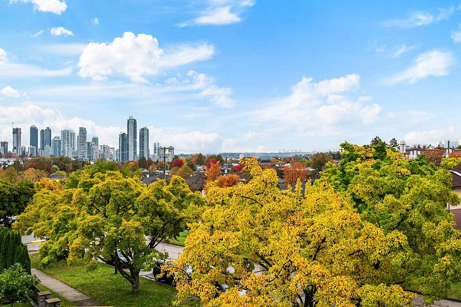 1 3065 Charles Street Vancouver, BC - 2