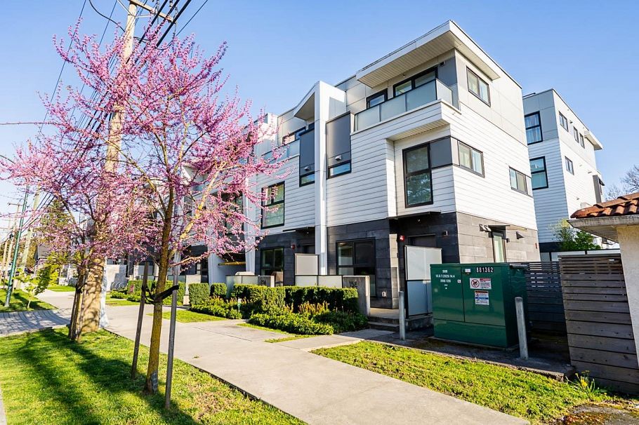 158 W Woodstock Avenue Vancouver, BC - 2