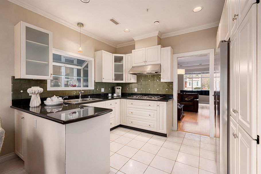 2716 W 42nd Avenue Vancouver, BC - 16