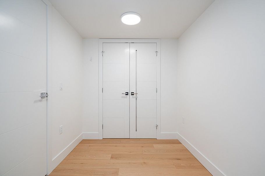 158 W Woodstock Avenue Vancouver, BC - 34