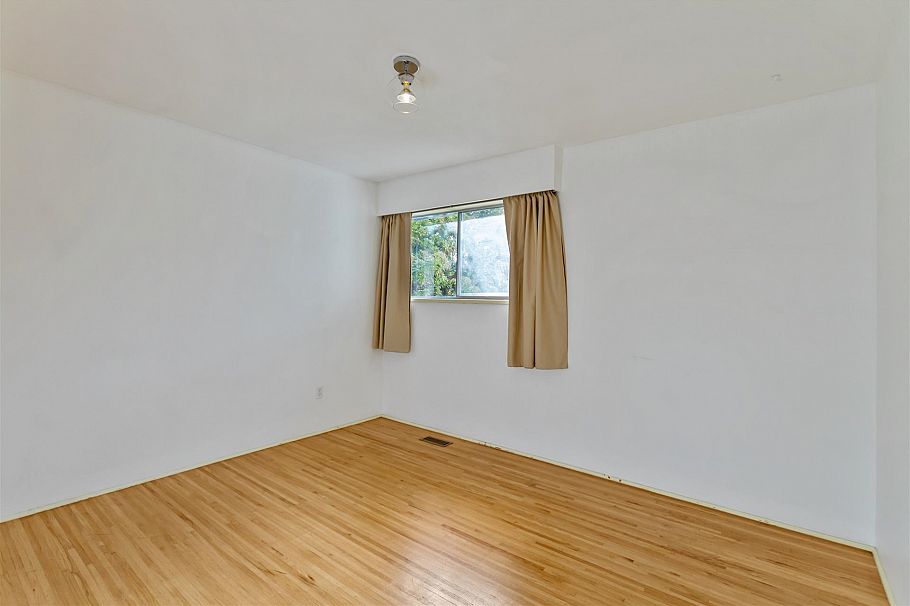 1615 Adanac Street Vancouver, BC - 10