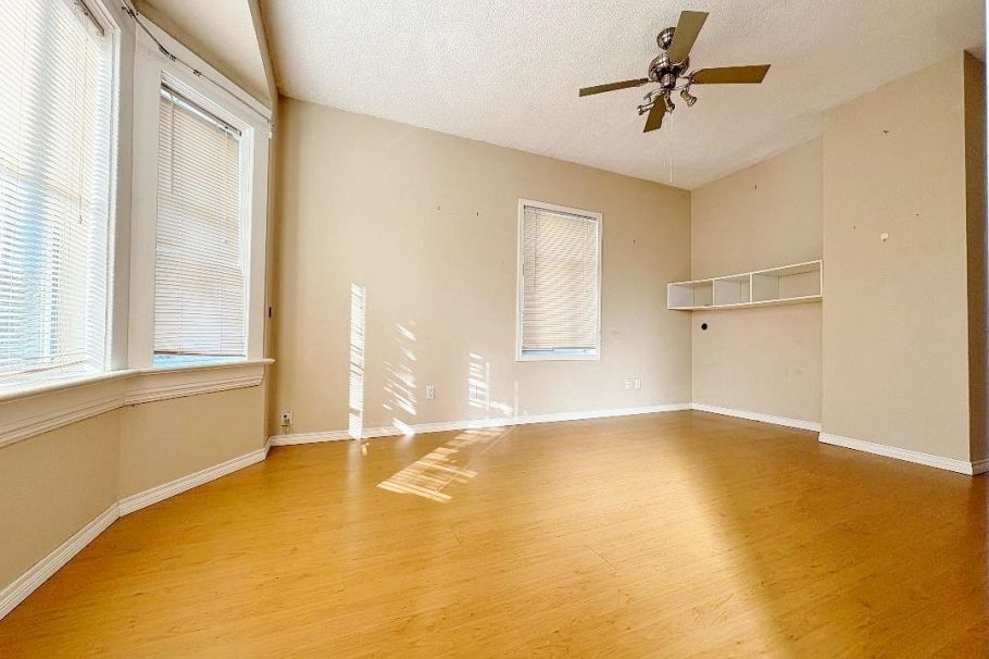 3034 Glen Drive Vancouver, BC - 10