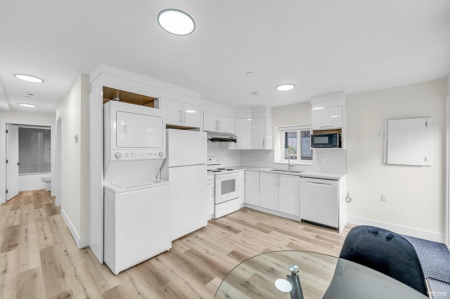 514 W 60th Avenue Vancouver, BC - 32