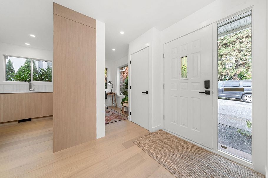 18 901 W 17th Street North Vancouver, BC - 17