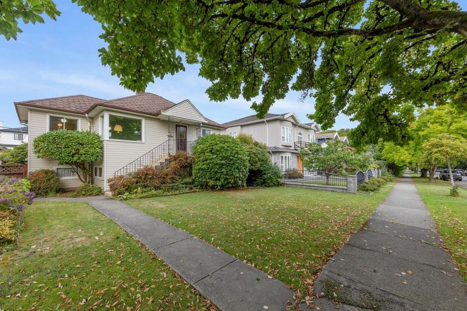 4805 Inverness Street Vancouver, BC - 2