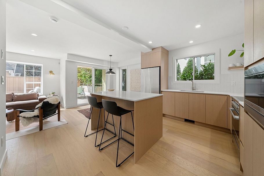 18 901 W 17th Street North Vancouver, BC - 4