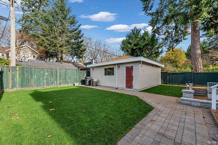 3979 W 33rd Avenue Vancouver, BC - 33