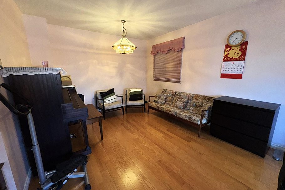 963 E 11th Avenue Vancouver, BC - 5