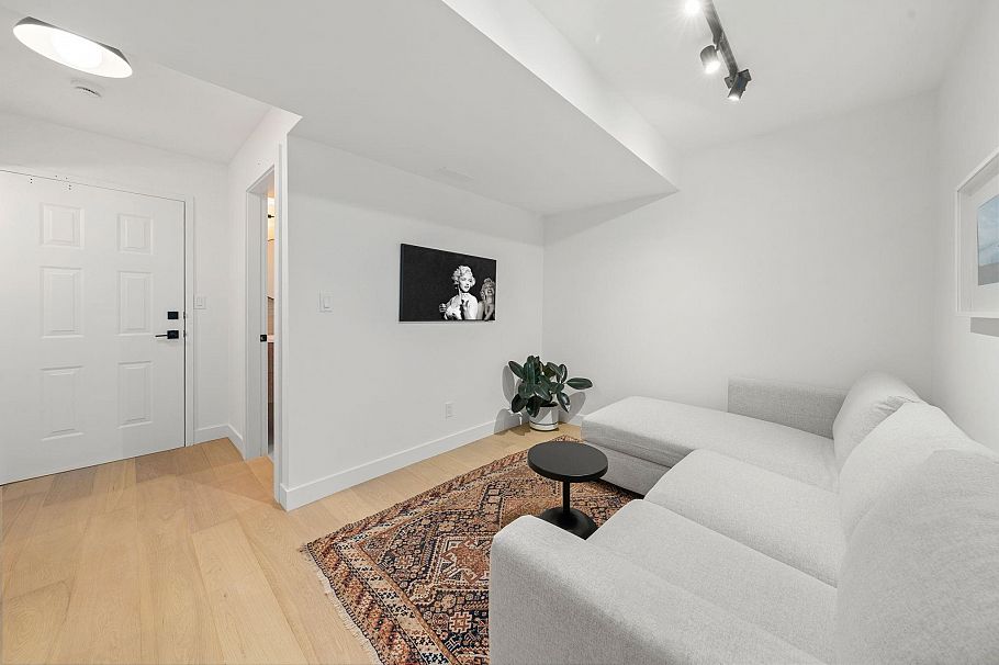 18 901 W 17th Street North Vancouver, BC - 35