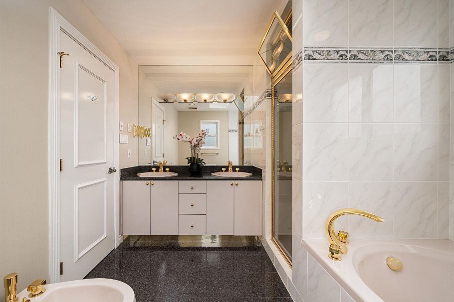 2716 W 42nd Avenue Vancouver, BC - 2