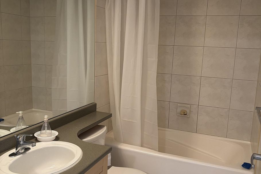 215 1503 W 65th Avenue Vancouver, BC - 2