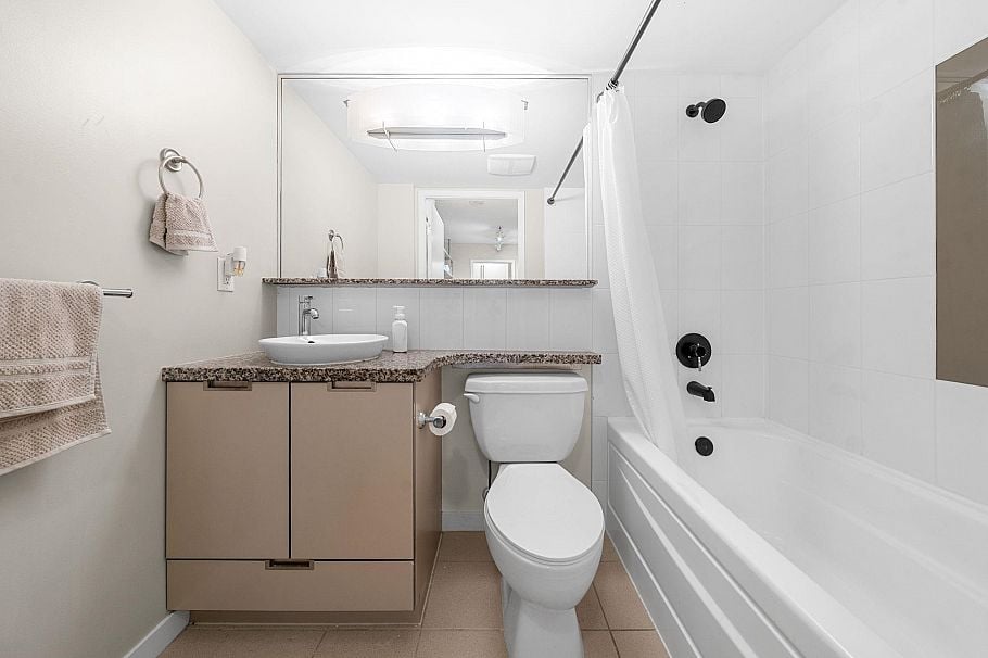 305 1082 Seymour Street Vancouver, BC - 20