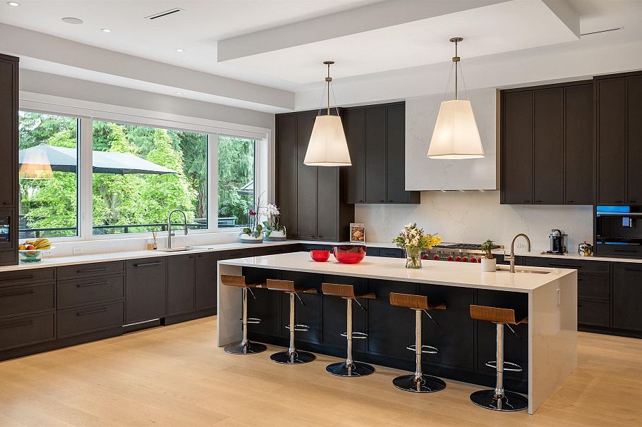 4172 Doncaster Way Vancouver, BC - 8