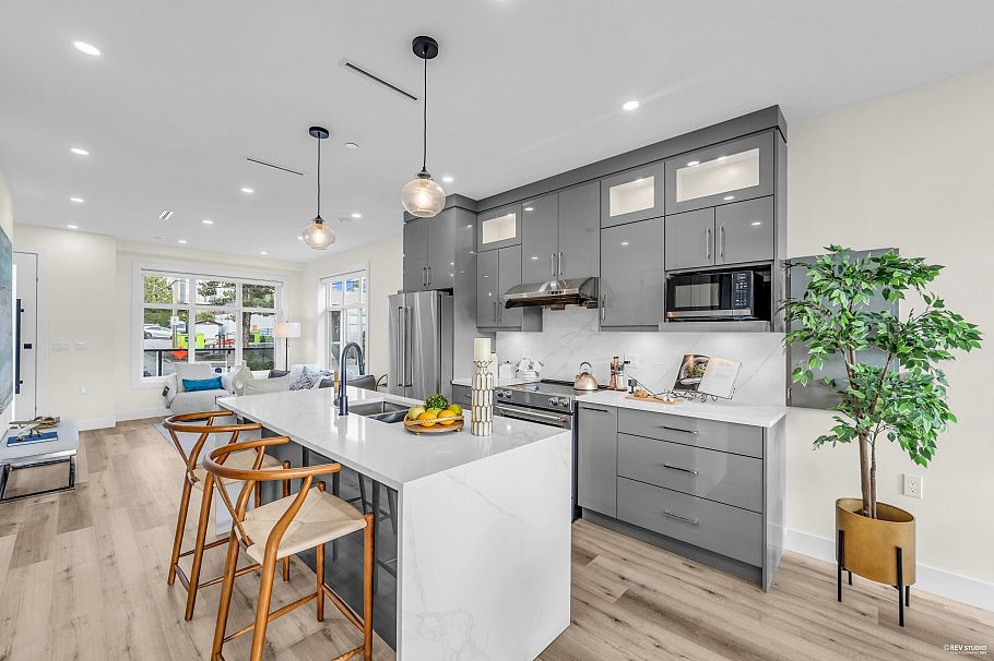 514 W 60th Avenue Vancouver, BC - 9