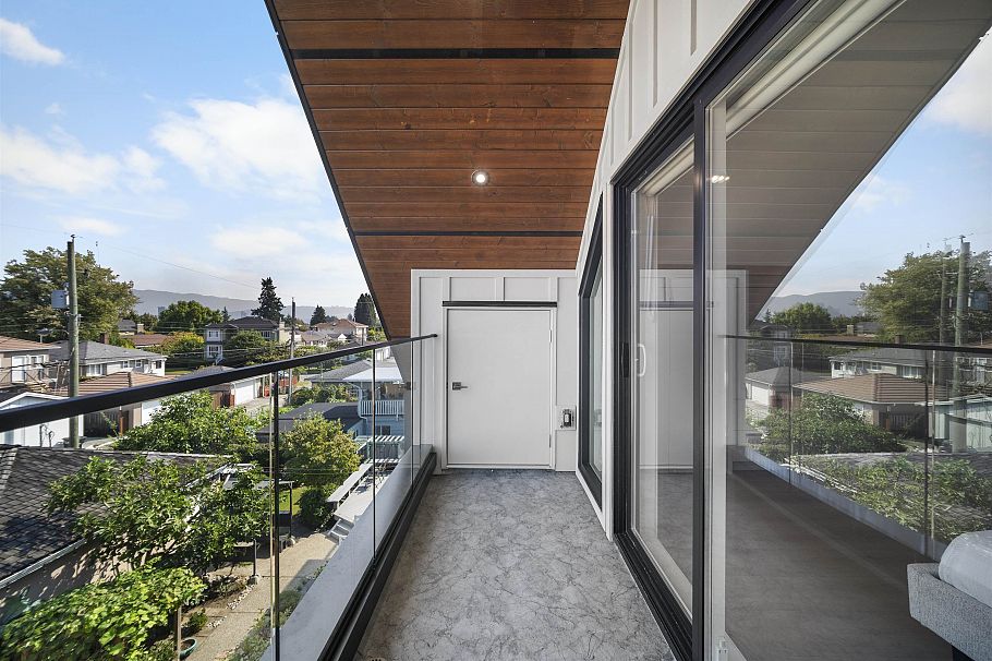 2 3563 E 25th Avenue Vancouver, BC - 7