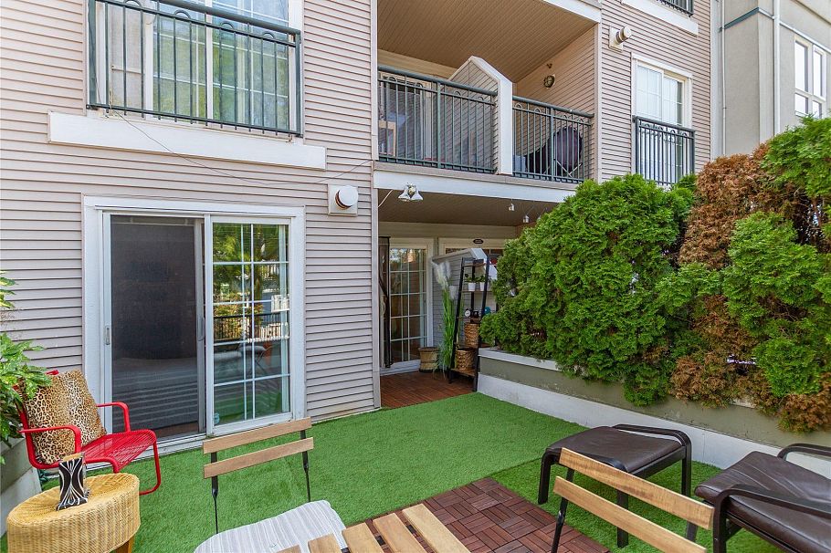 210 1989 Dunbar Street Vancouver, BC - 1