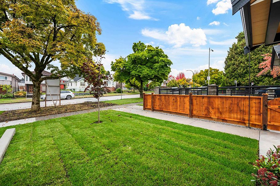 1 3065 Charles Street Vancouver, BC - 7