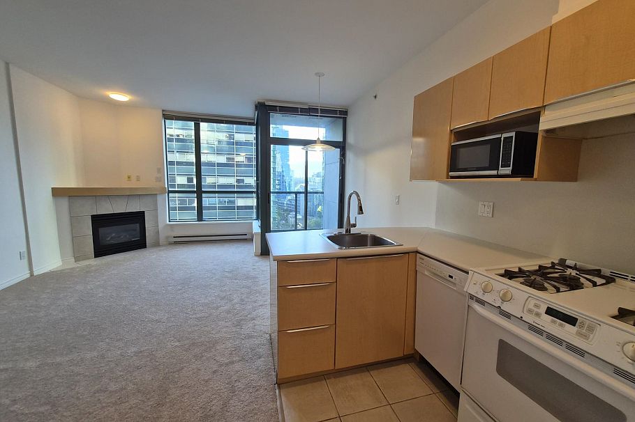 806 1239 W Georgia Street Vancouver, BC - 1