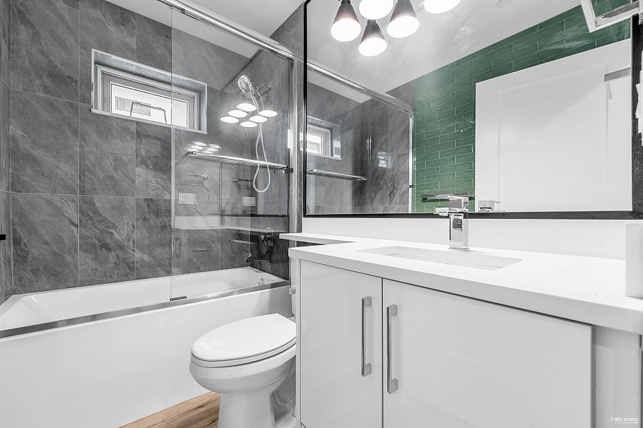 514 W 60th Avenue Vancouver, BC - 17