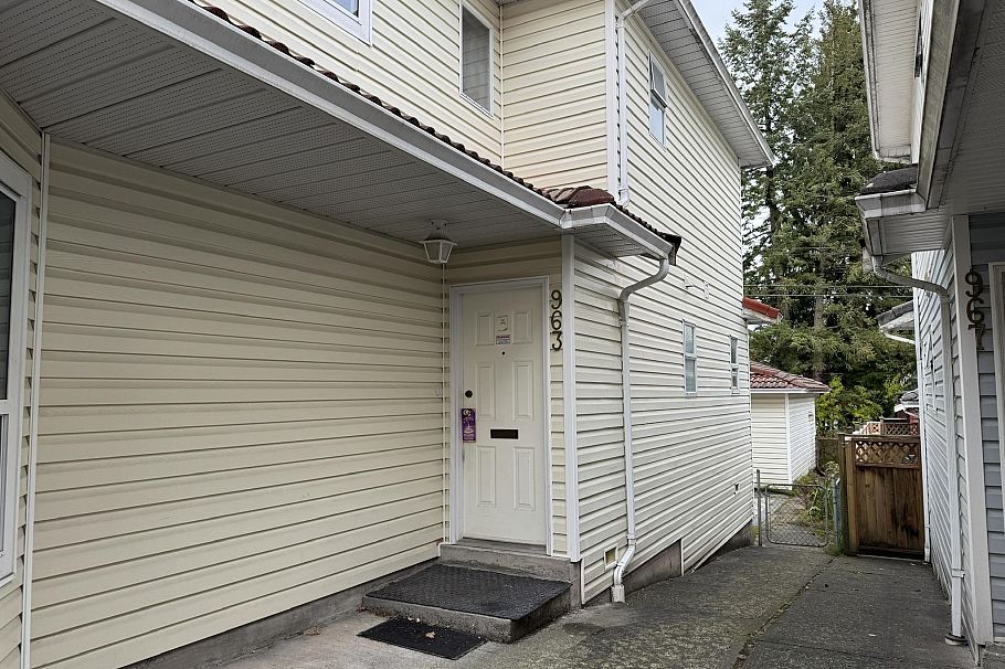 963 E 11th Avenue Vancouver, BC - 2