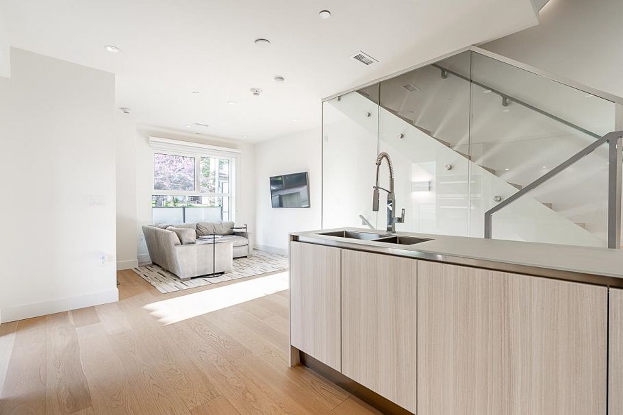 158 W Woodstock Avenue Vancouver, BC - 14