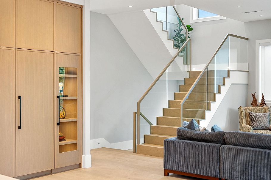 4172 Doncaster Way Vancouver, BC - 6