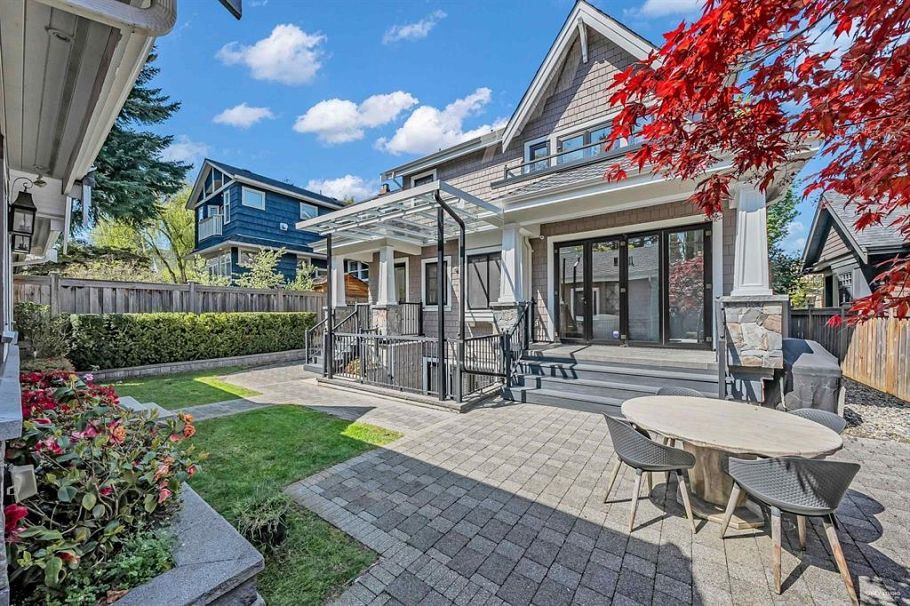 3176 W 35th Avenue Vancouver, BC - 36