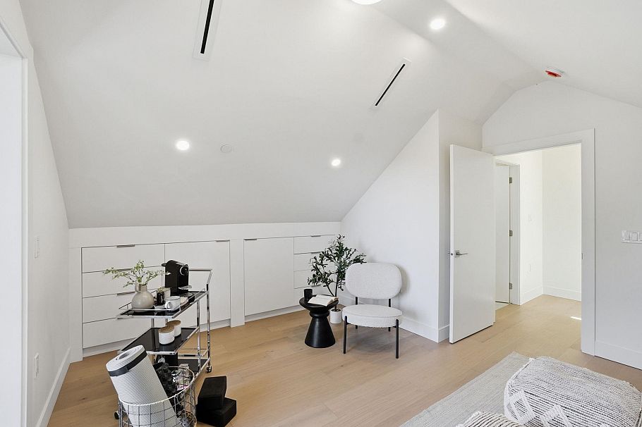 2 6141 Yew Street Vancouver, BC - 23