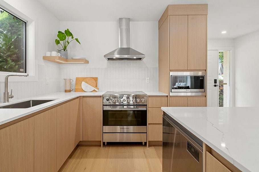 18 901 W 17th Street North Vancouver, BC - 3