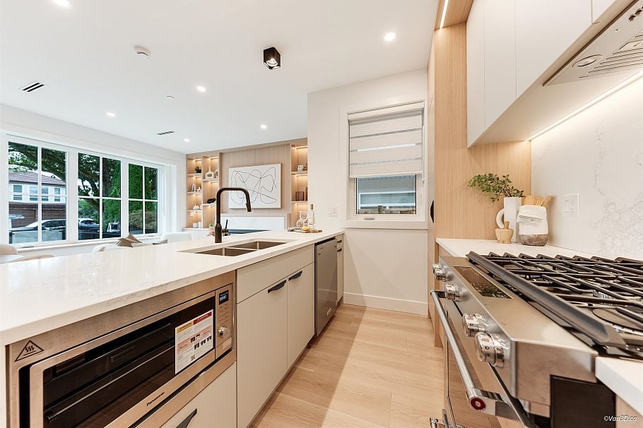 1 3121 E 46th Avenue Vancouver, BC - 7