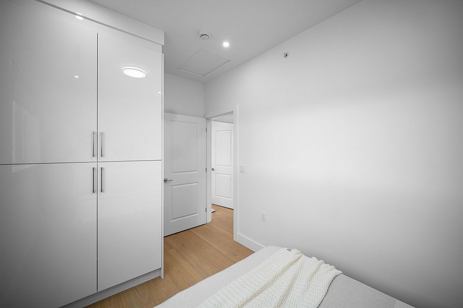 2074 E 50th Avenue Vancouver, BC - 14