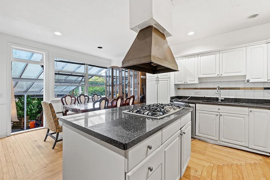 345 W 13th Avenue Vancouver, BC - 7