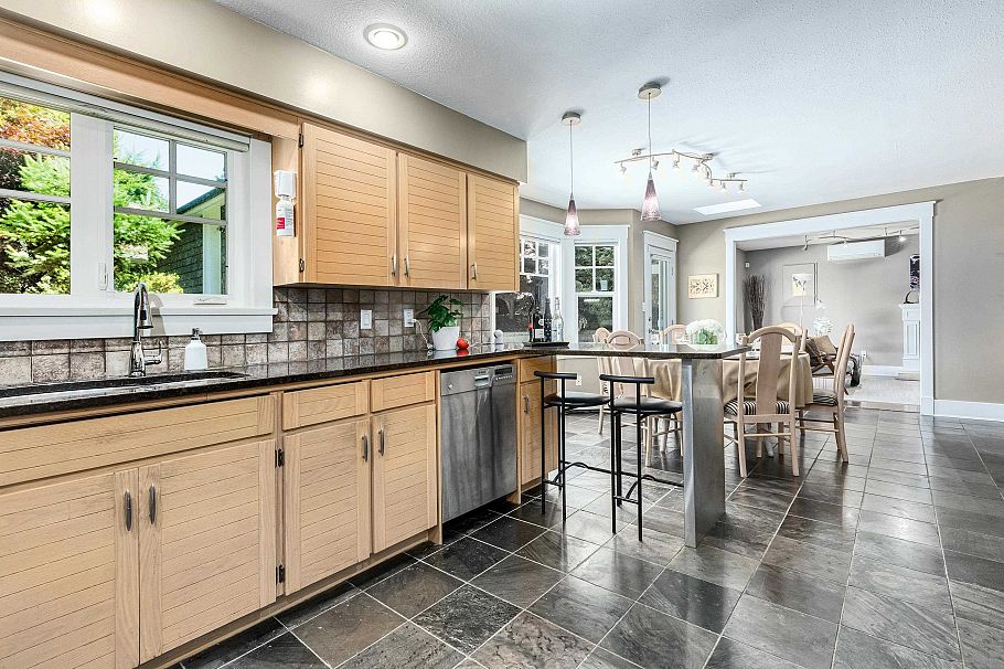 1845 W 62nd Avenue Vancouver, BC - 10