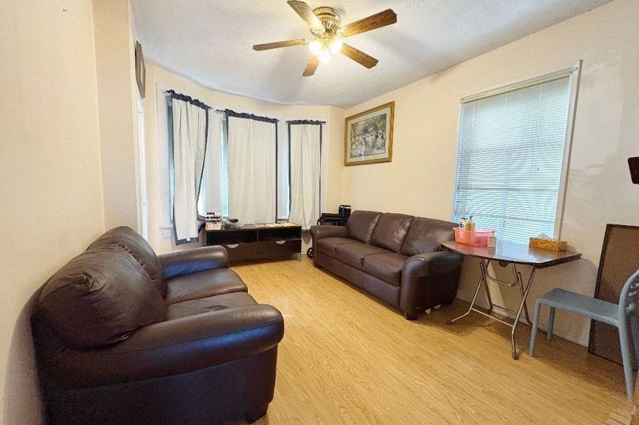 3034 Glen Drive Vancouver, BC - 4