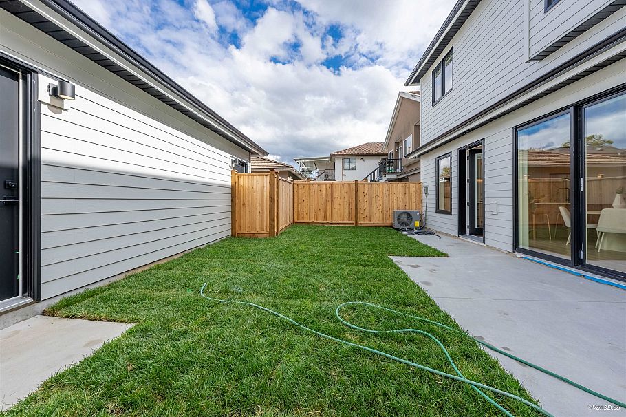 2 3121 E 46th Avenue Vancouver, BC - 25