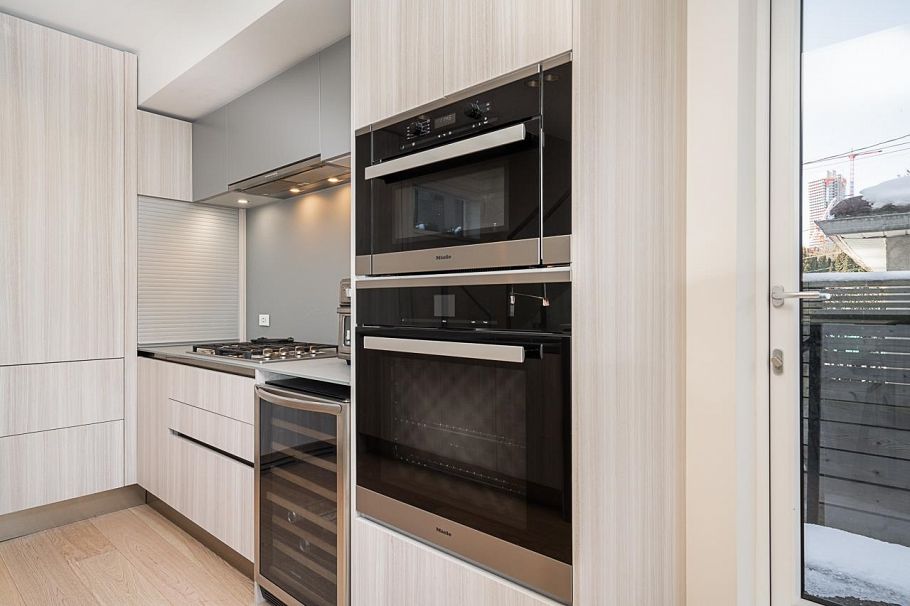 158 W Woodstock Avenue Vancouver, BC - 9