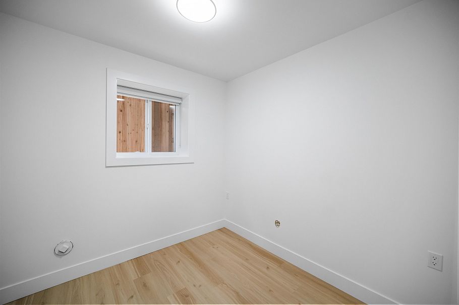 2076 E 50th Avenue Vancouver, BC - 19