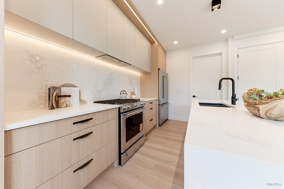 2 3121 E 46th Avenue Vancouver, BC - 6