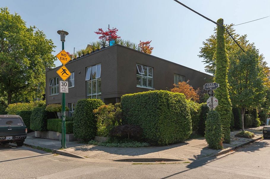 708 Heatley Avenue Vancouver, BC - 1