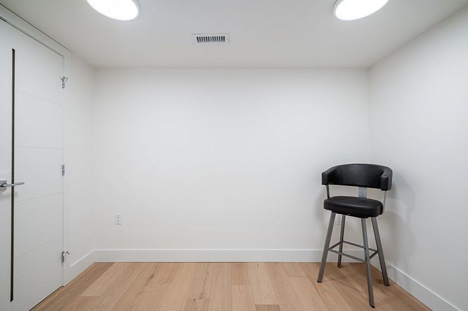 158 W Woodstock Avenue Vancouver, BC - 33