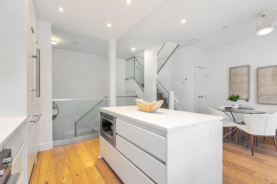 2431 W Broadway Street Vancouver, BC - 6