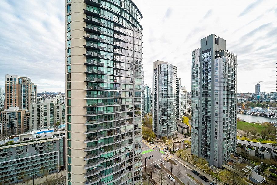 2108 1372 Seymour Street Vancouver, BC - 21