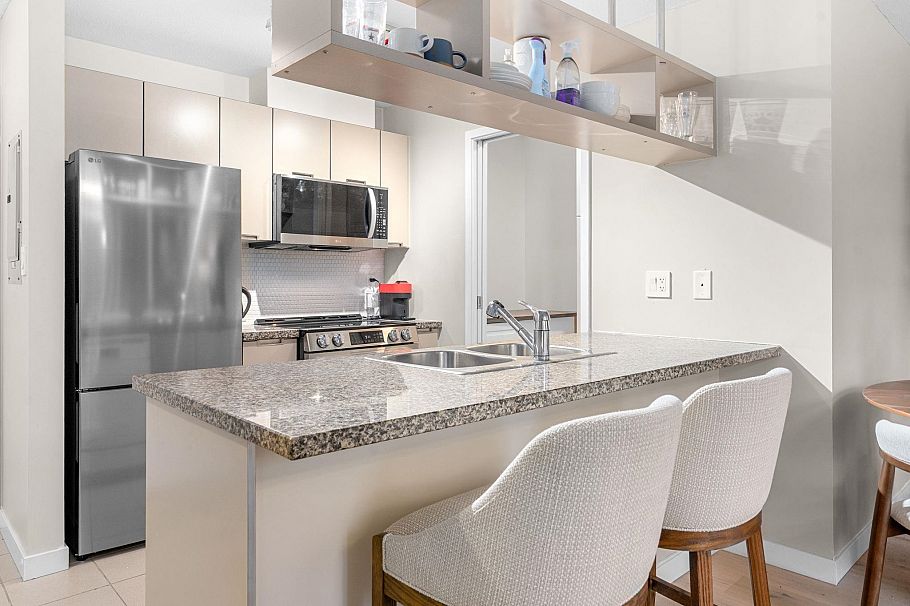 305 1082 Seymour Street Vancouver, BC - 5