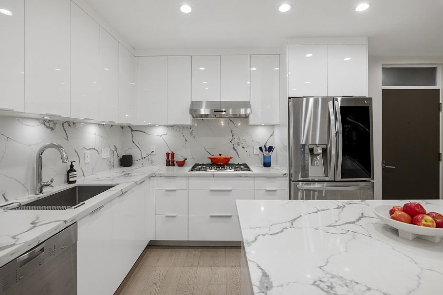 211 1961 Collingwood Street Vancouver, BC - 2