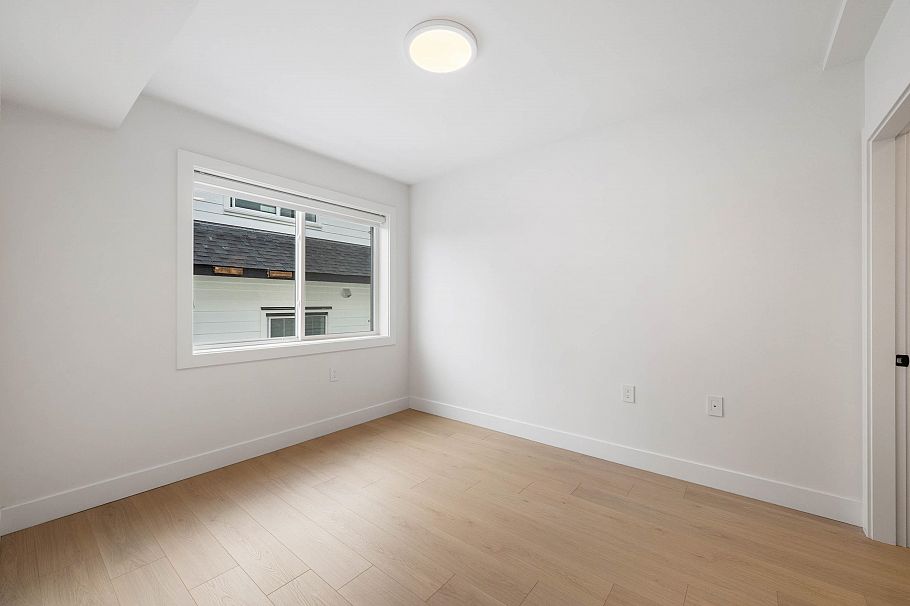 3 3065 Charles Street Vancouver, BC - 35